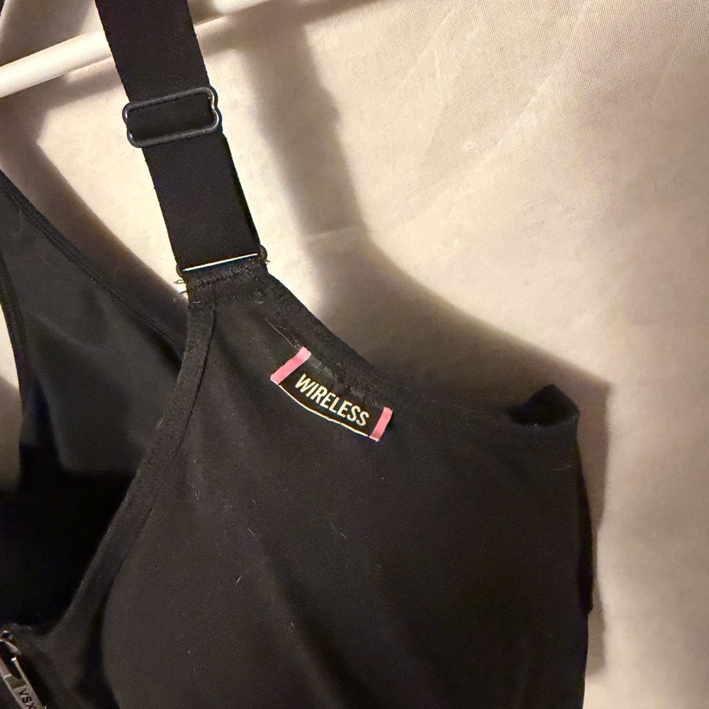 Victoria's Secret Black Zip-Front Sports Bra - Picture 4 of 5